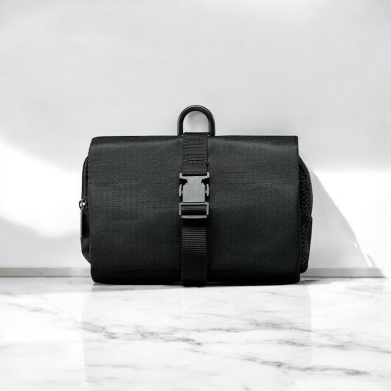 petite trousse de toilette homme suspendue noire en tissu Oxford résistant