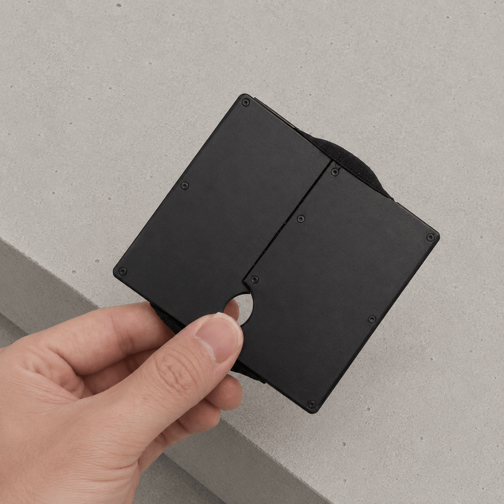porte-cartes homme aluminium RFID slim tenu en poche avant