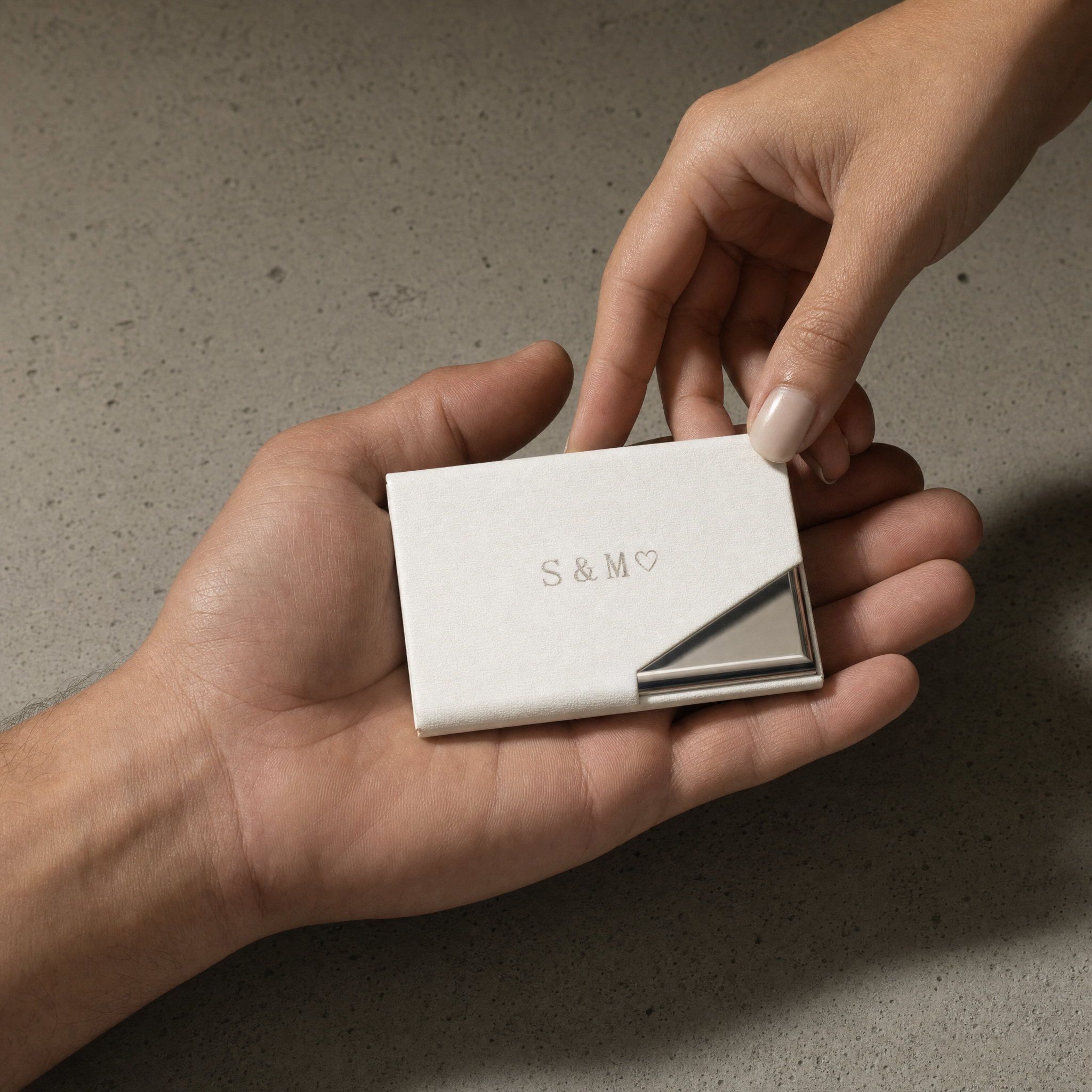 porte-cartes homme personnalisé blanc cadeau gravé