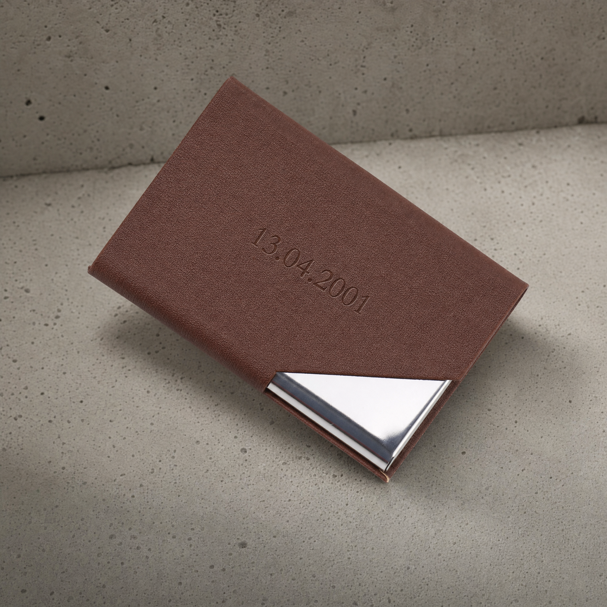 porte-cartes homme personnalisé marron à graver