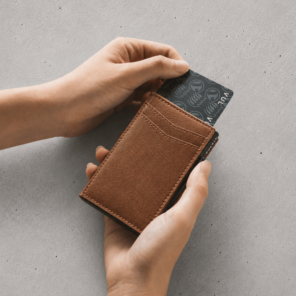 Des Finitions Exemplaires - Porte-Cartes Homme RFID Automatique en Aluminium