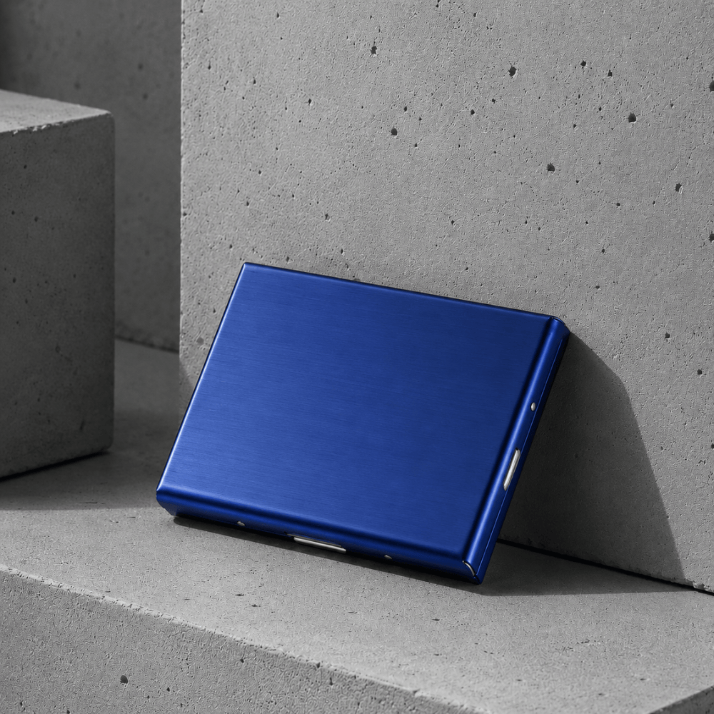 Porte-cartes homme rigide en acier brossé bleu, boîtier métal fermé