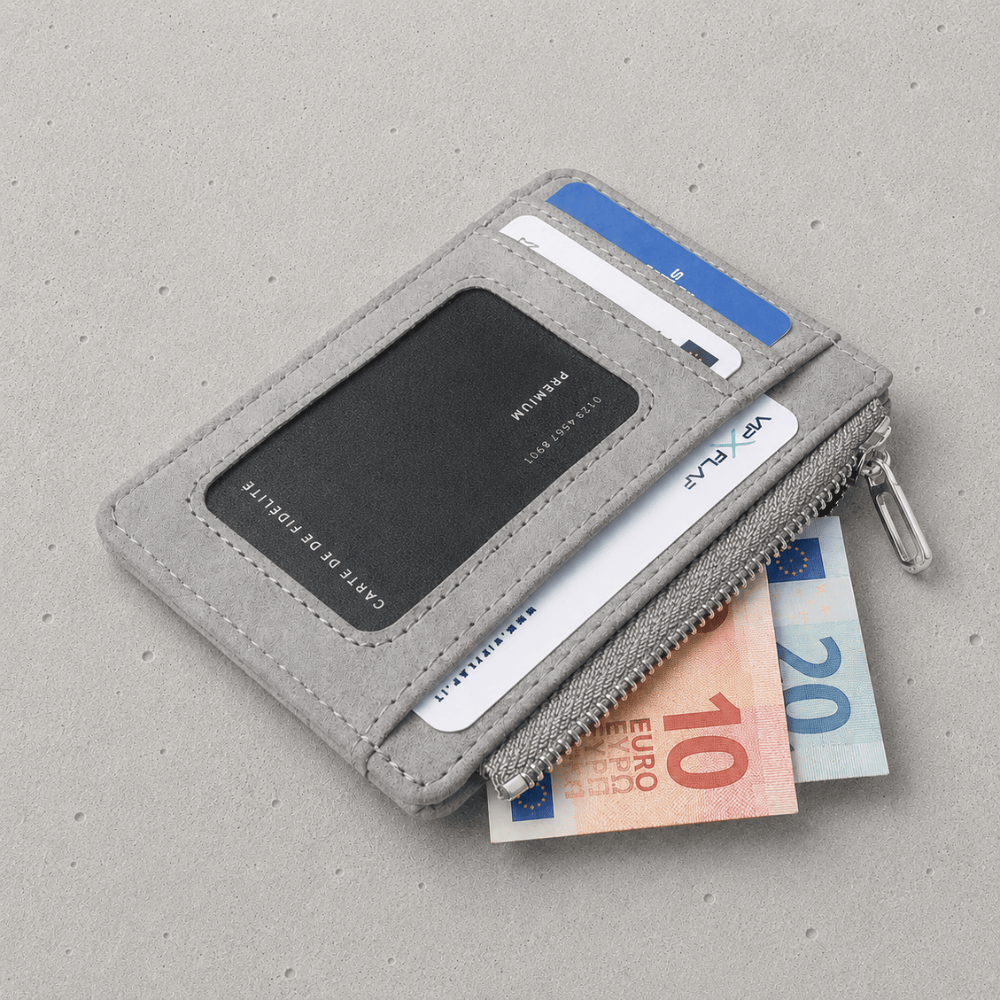 Porte-cartes zippé gris ouvert, fenêtre identité et poche zippée