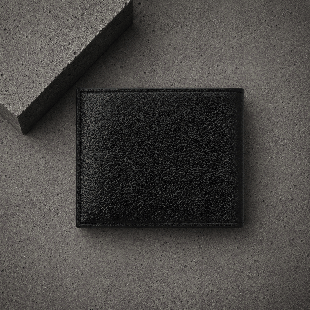 portefeuille homme fin noir grainé vue dessus packshot