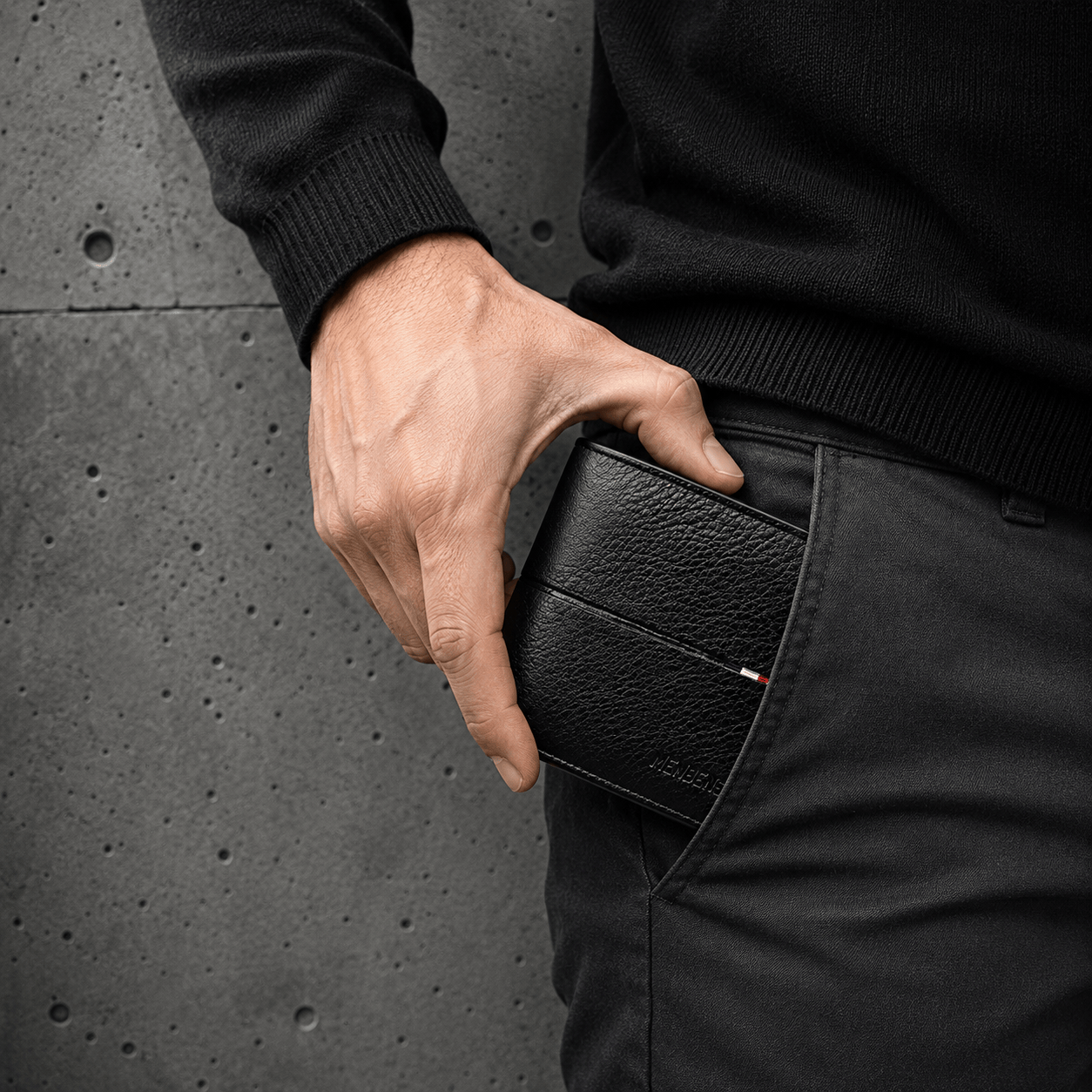 portefeuille homme fin noir poche pantalon arrière lifestyle