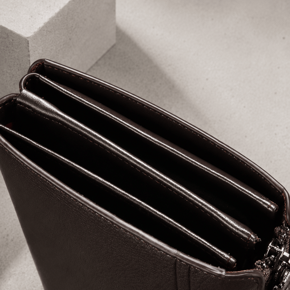Soufflets intérieurs du portefeuille homme marron en similicuir