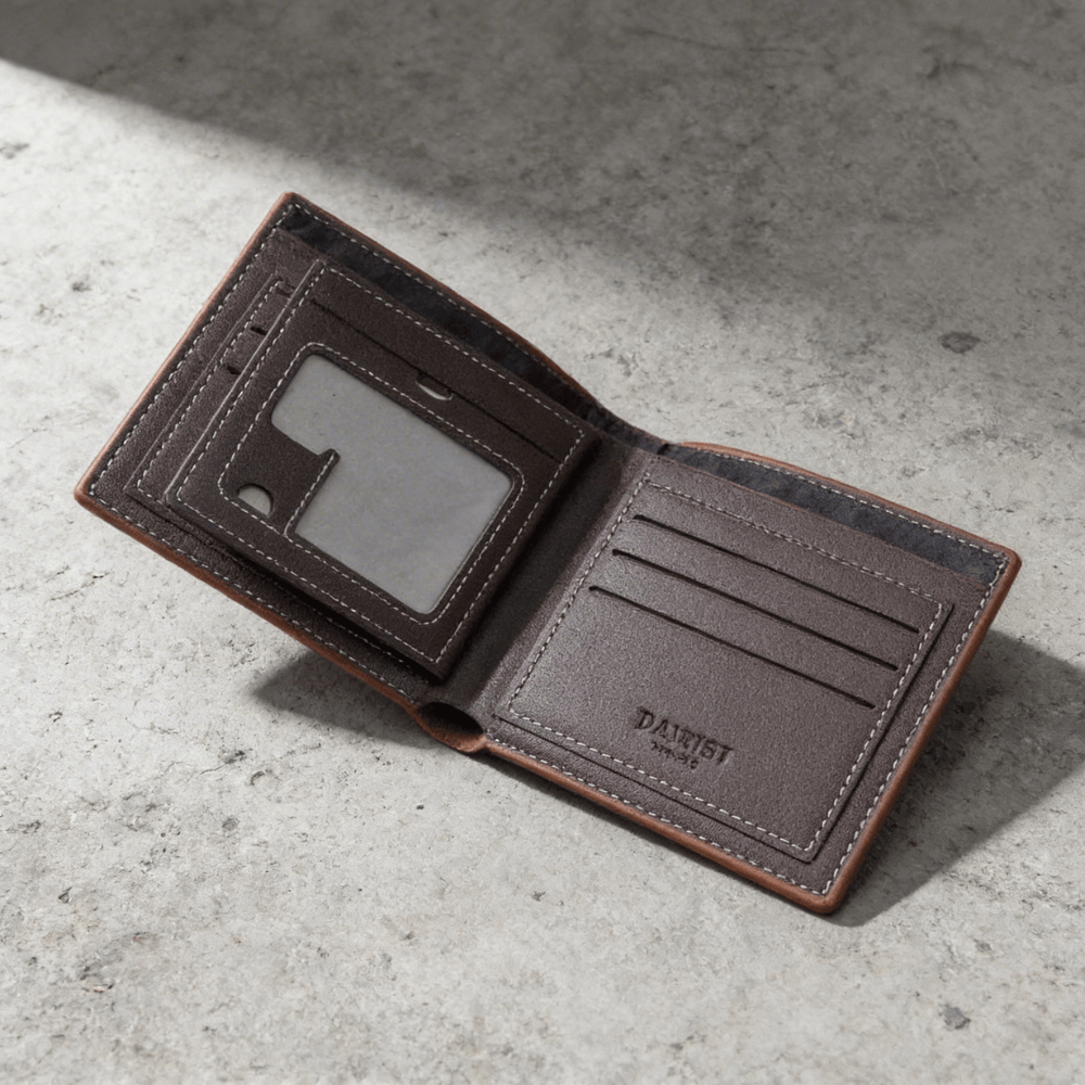 portefeuille homme cuir marron ouvert intérieur porte-cartes bifold