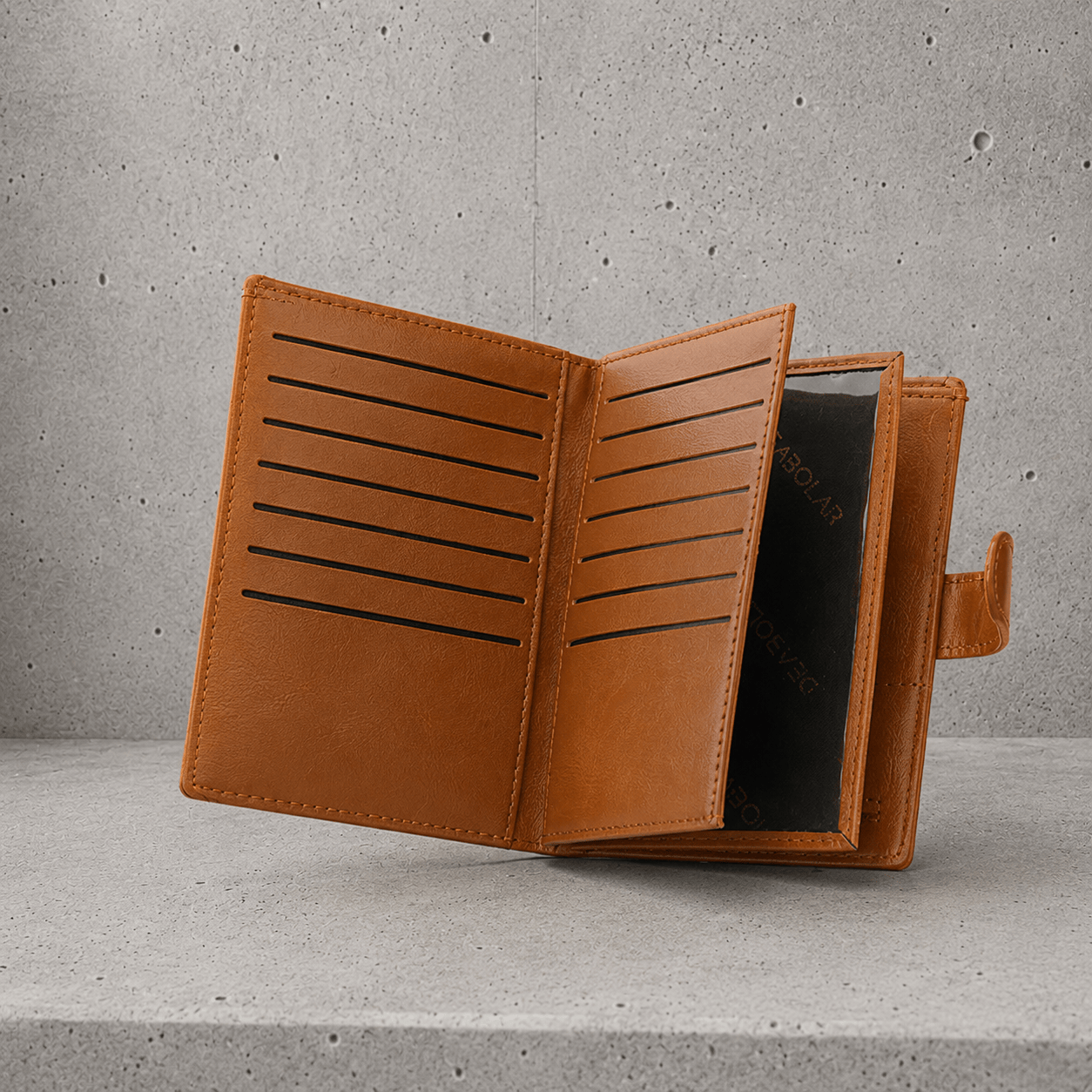 Interieur du portefeuille homme passeport camel avec logements porte cartes et compartiment passeport