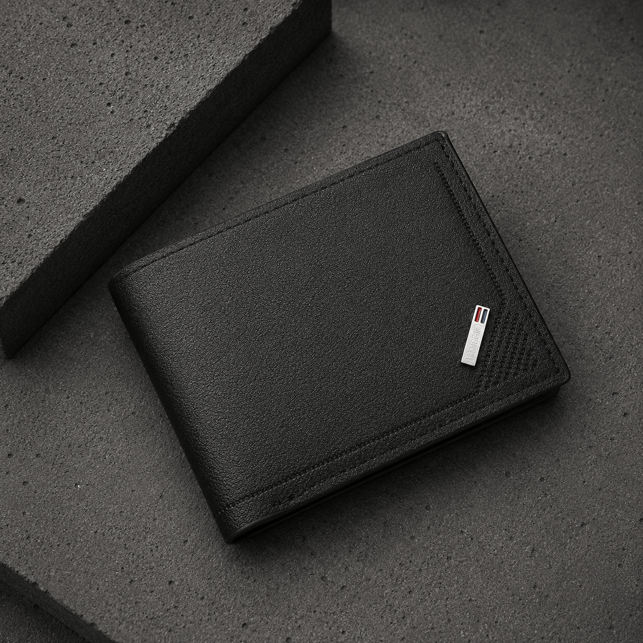 Portefeuille homme minimaliste noir en similicuir 2 volets vue de face