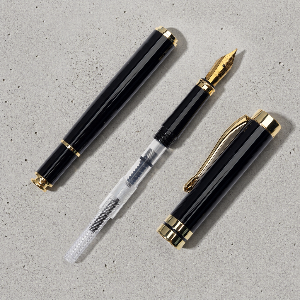 Stylo plume démonté montrant la plume dorée et le convertisseur d'encre