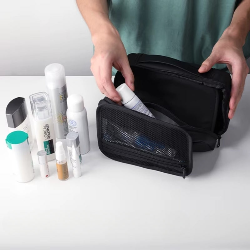 Trousse toilette cuir homme voyage organisée produits de soin masculins