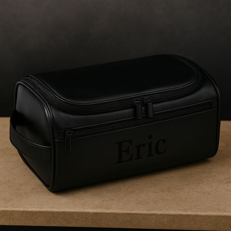 trousse de toilette personnalisée en cuir noir avec gravure prénom 