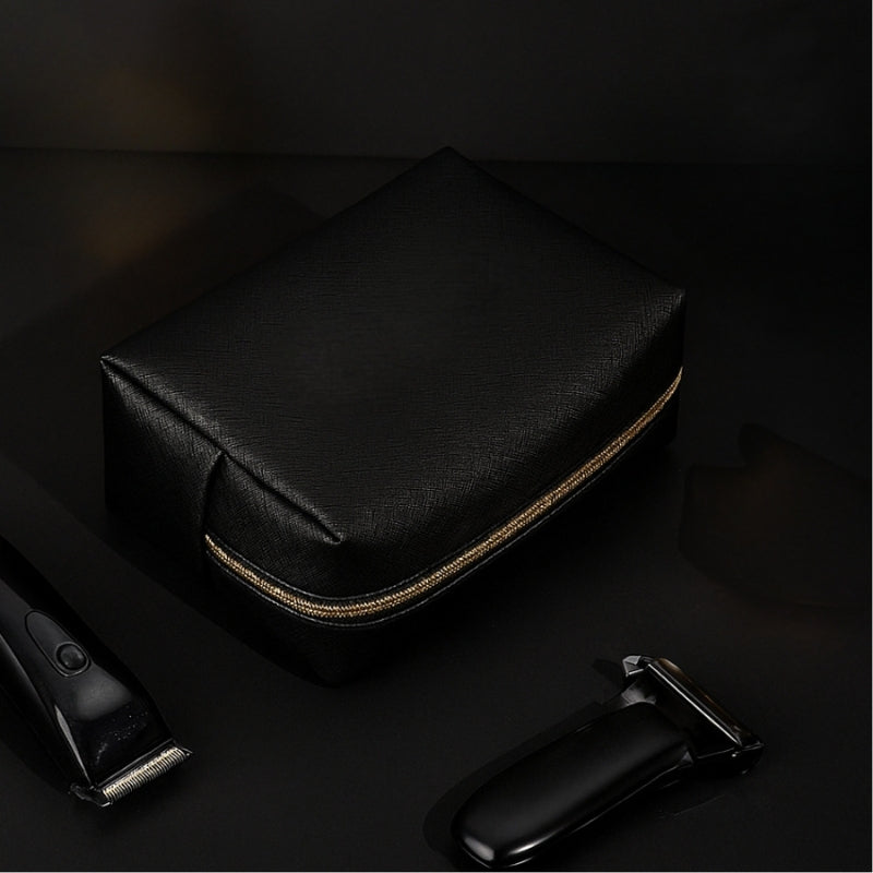 trousse de toilette homme luxe en cuir noir avec finitions dorées