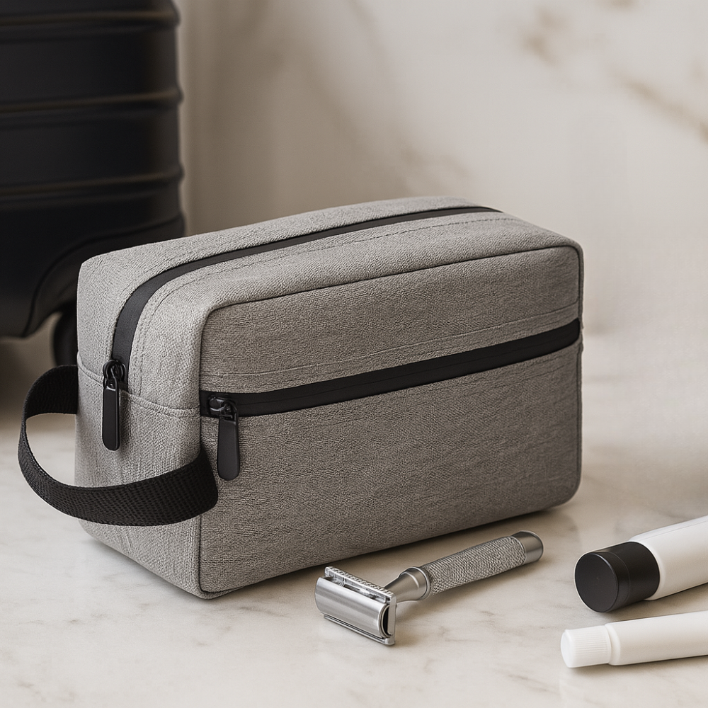 Trousse de toilette homme en tissu gris compacte et waterproof pour voyage
