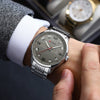 montre homme acier design luxe argent