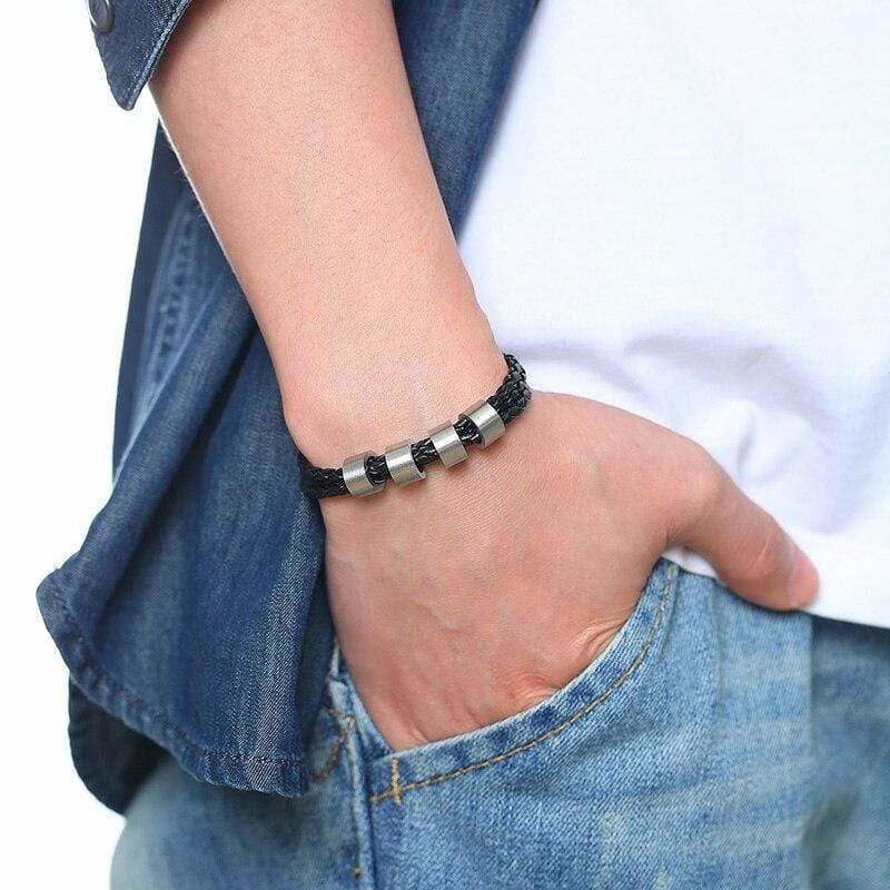 Bracelet cuir tressé personnalisé homme porté au poignet